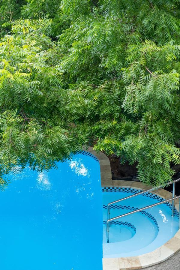 Lunar Dive Resort: Bamboo Villas 库布 外观 照片