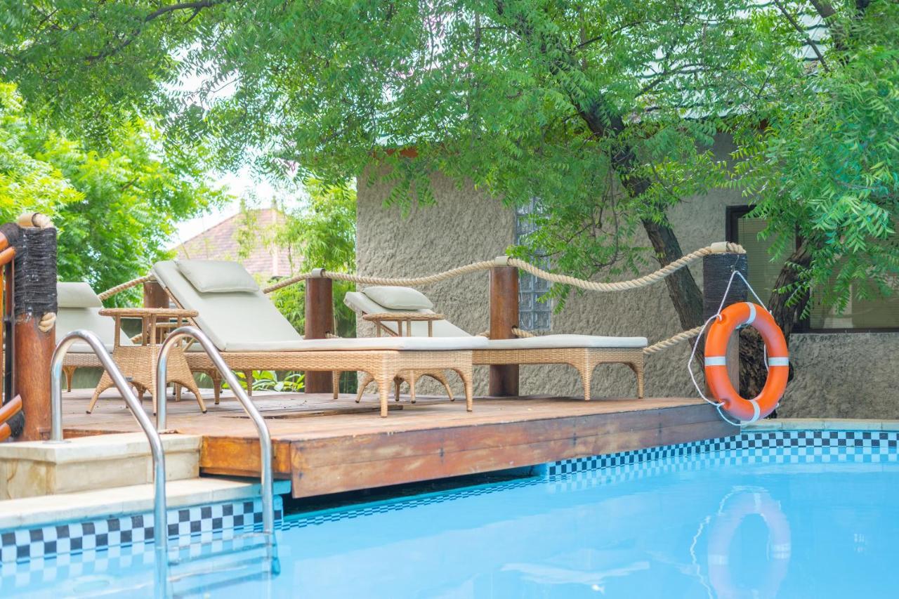 Lunar Dive Resort: Bamboo Villas 库布 外观 照片